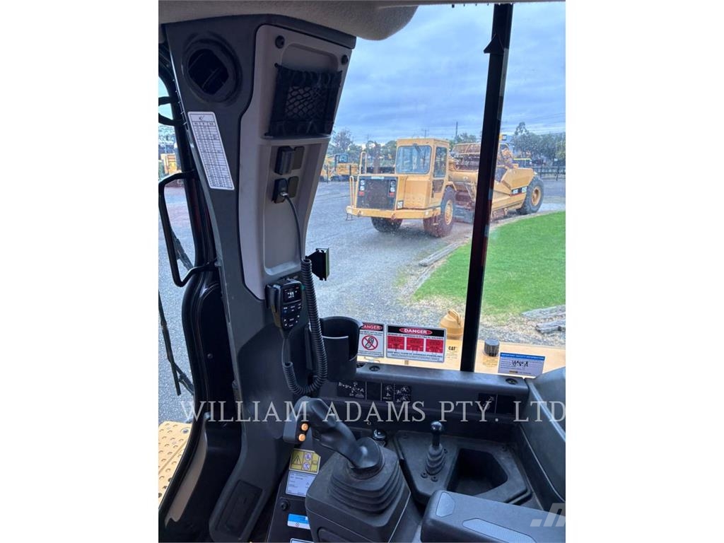 CAT D6 Crawler dozers