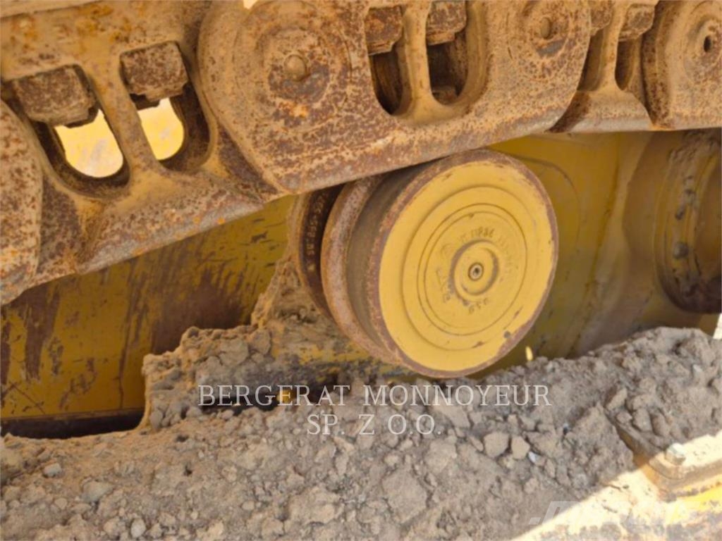 CAT D6-20 Crawler dozers