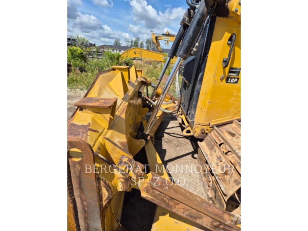 CAT D6-20 Crawler dozers
