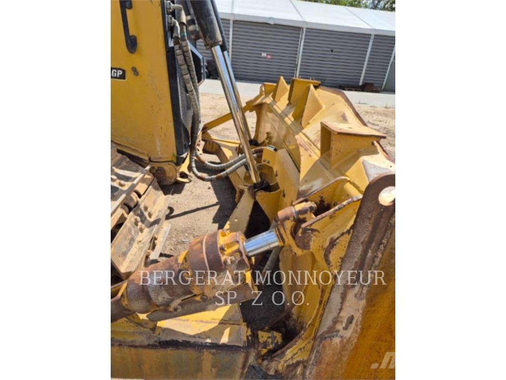 CAT D6-20 Crawler dozers