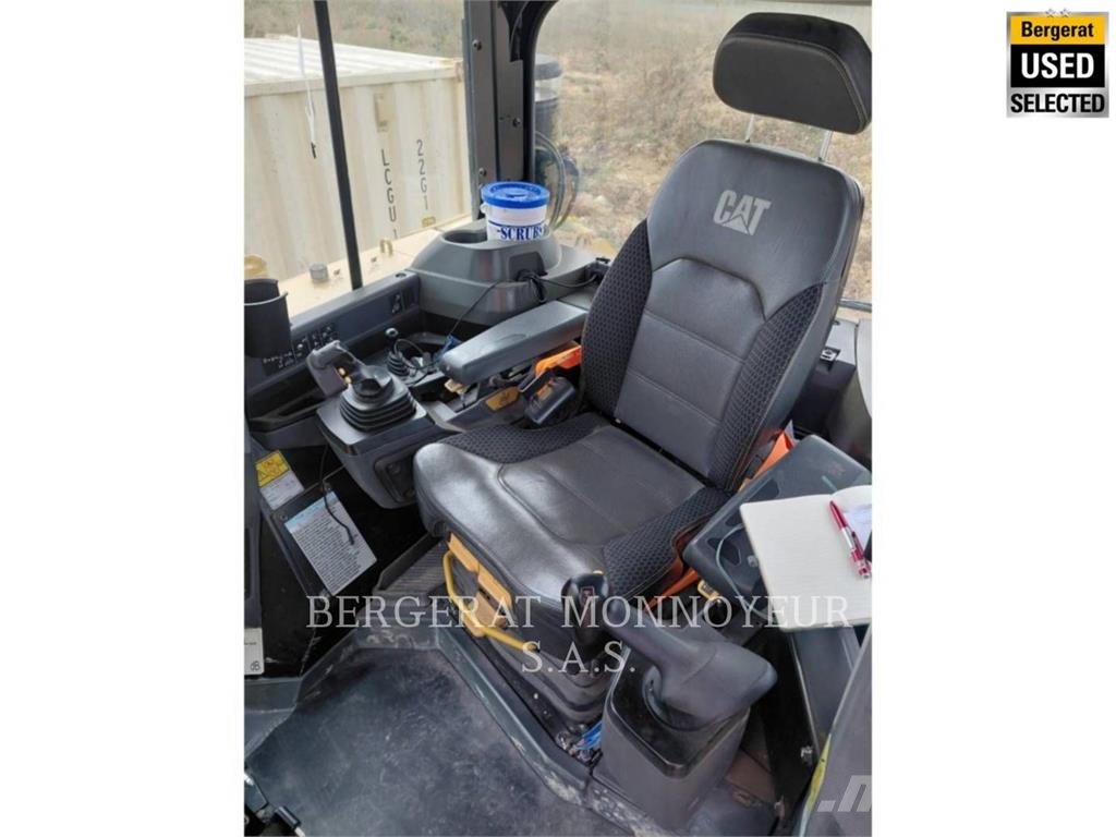 CAT D6 XE Гусеничні бульдозери