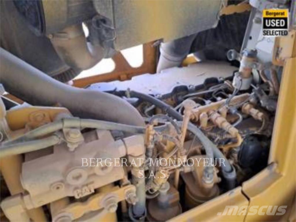 CAT D6K LGP بلدوزرات مجنزرة