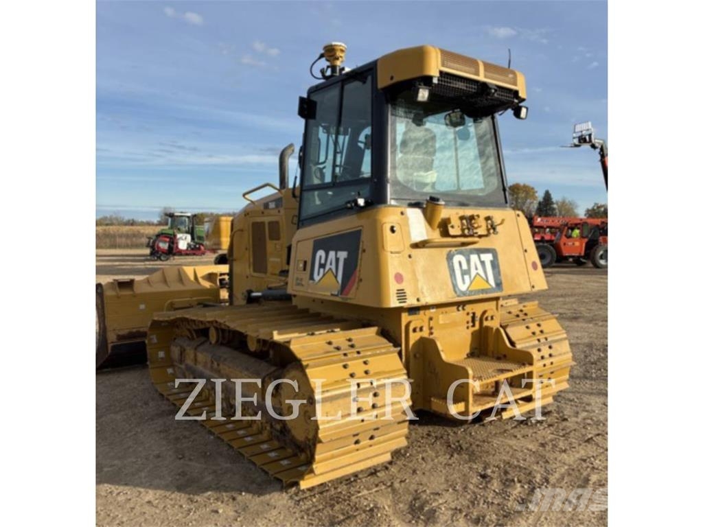 CAT D6K2 Buldožeri gusjeničari