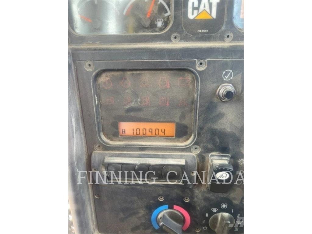 CAT D6N Pásové dozéry