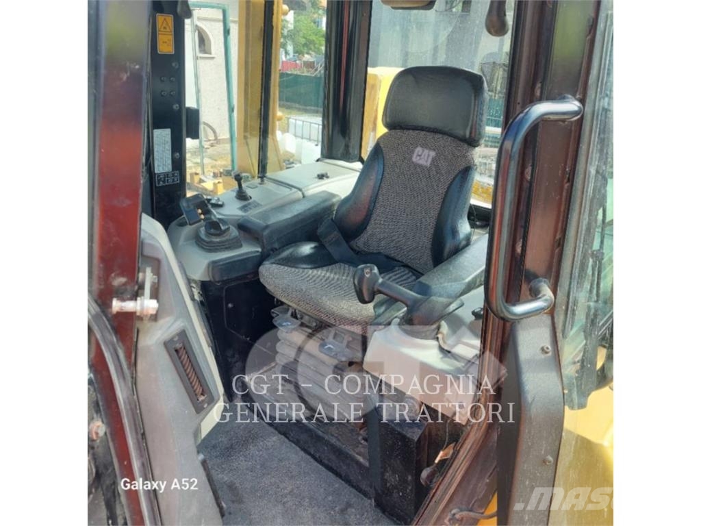 CAT D6N Buldožeri guseničari