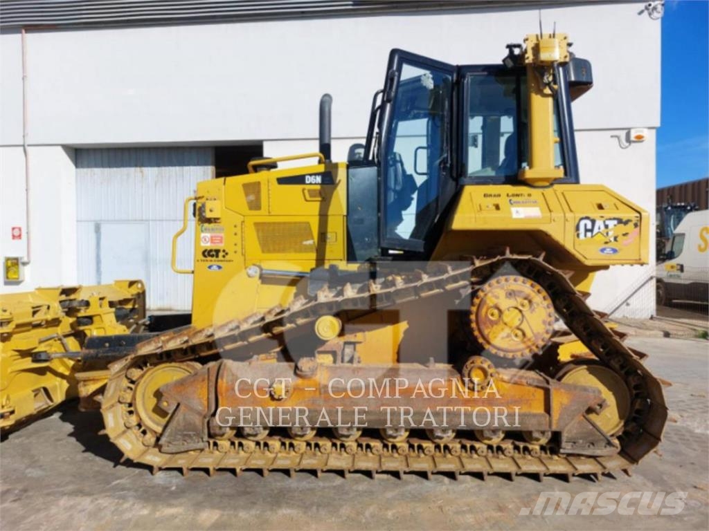 CAT D6N Bulldozer på larvebånd