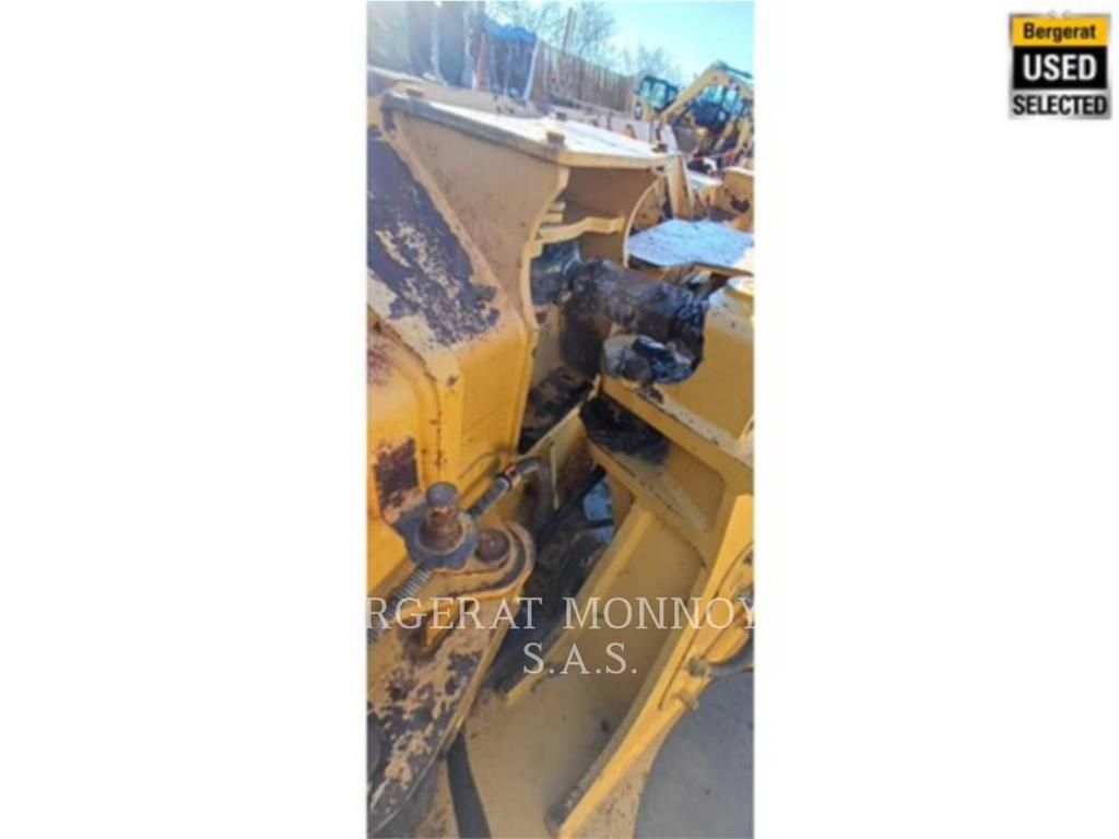 CAT D6N4F LGP 履帶推土機