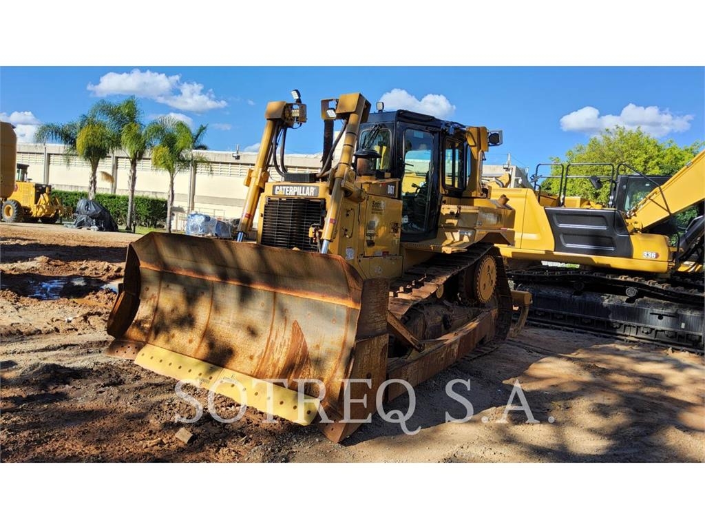 CAT D6T 履帶推土機