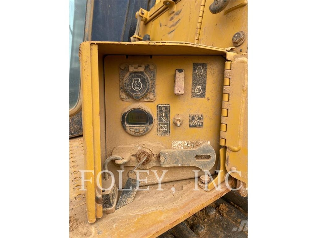 CAT D6T Crawler dozers