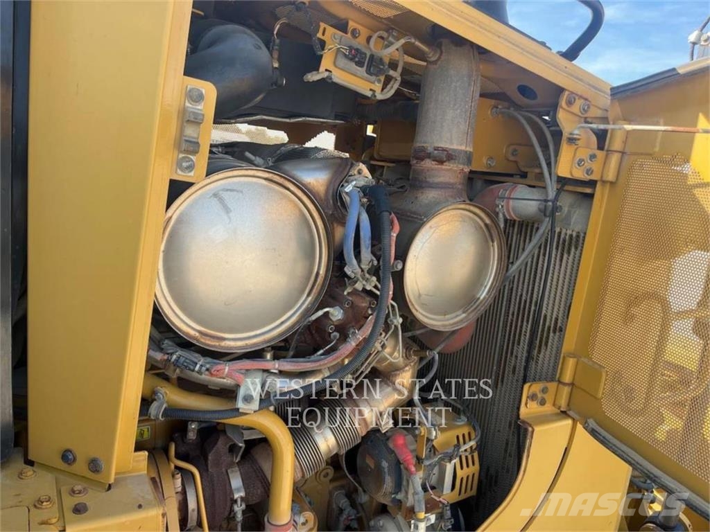CAT D6T Buldožeri guseničari