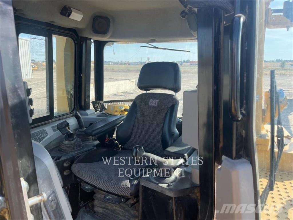 CAT D6T Buldožeri guseničari