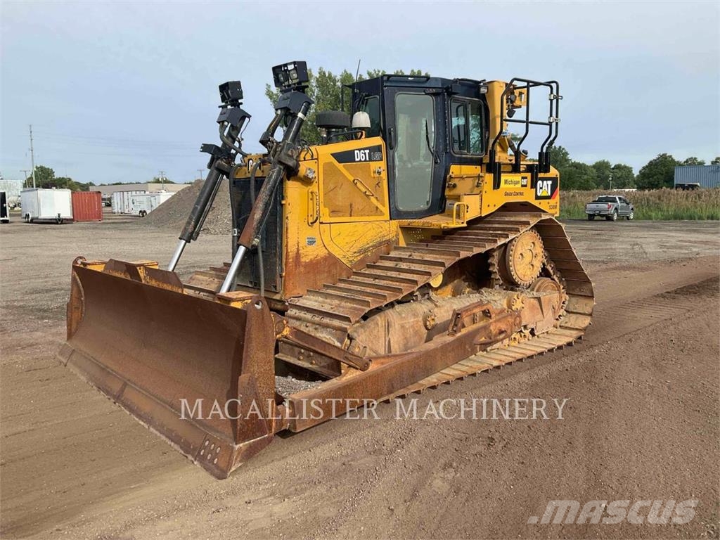 CAT D6T Buldožerji goseničarji