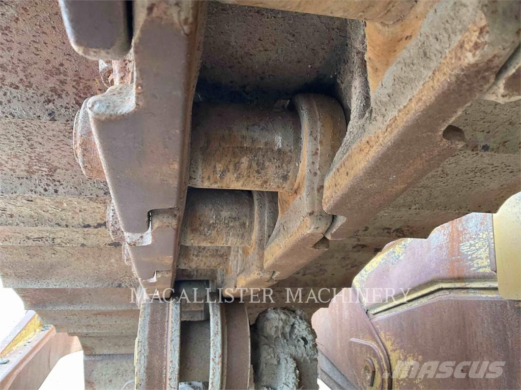 CAT D6T Buldožerji goseničarji