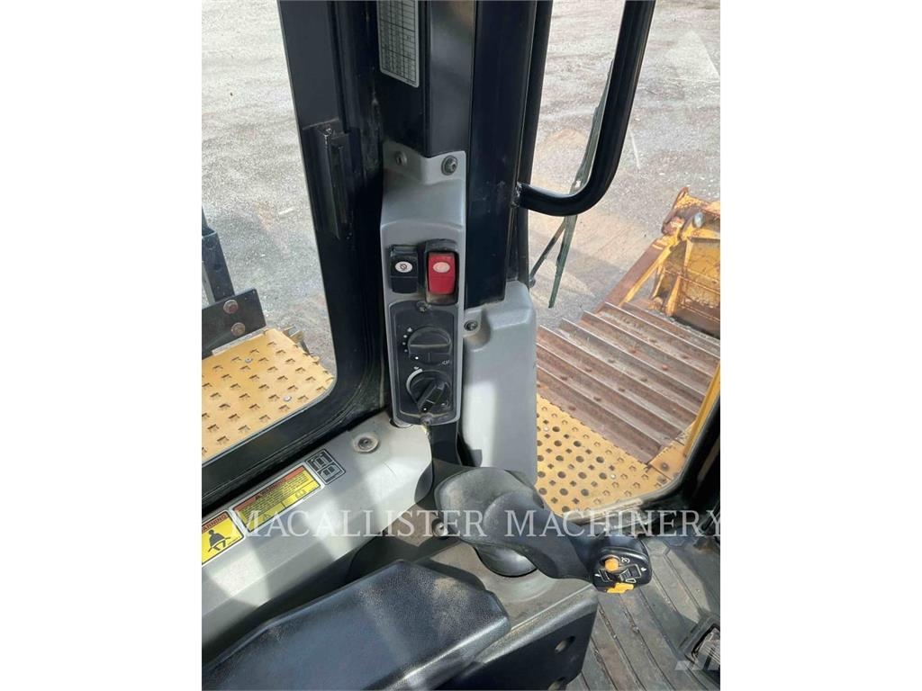 CAT D6T Buldožerji goseničarji