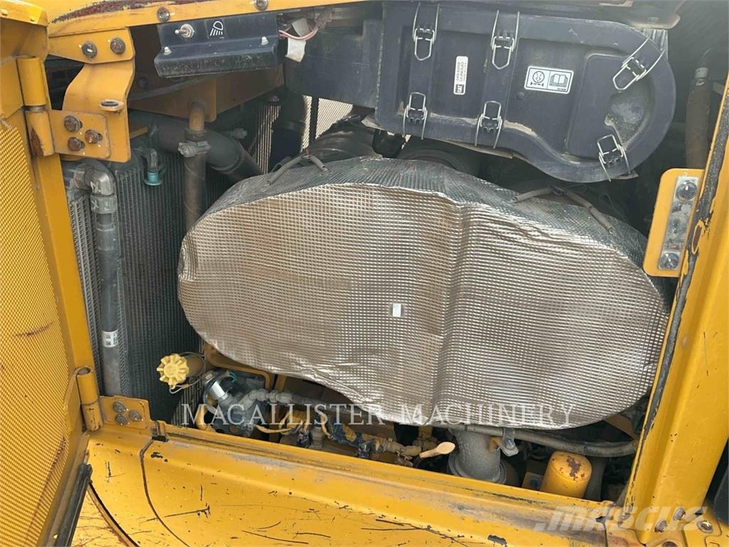 CAT D6T Buldožerji goseničarji