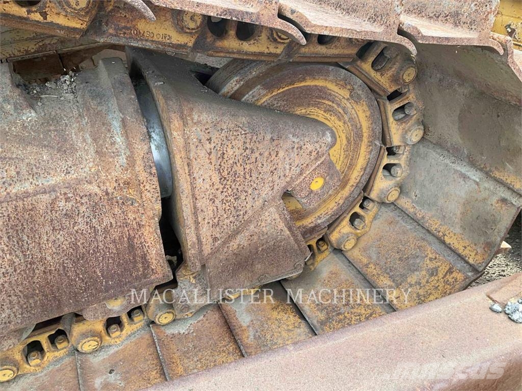 CAT D6T Buldožerji goseničarji