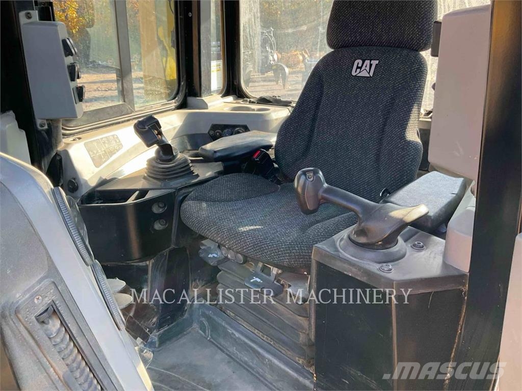 CAT D6T Bulldozer
