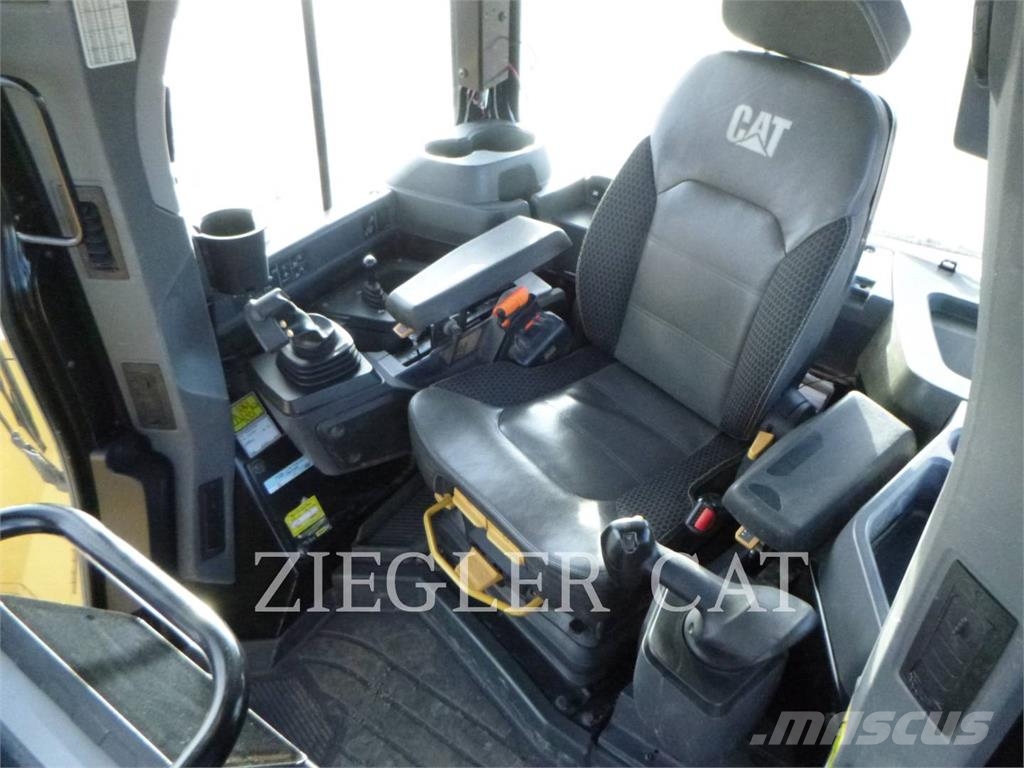 CAT D6XE 履带式推土机