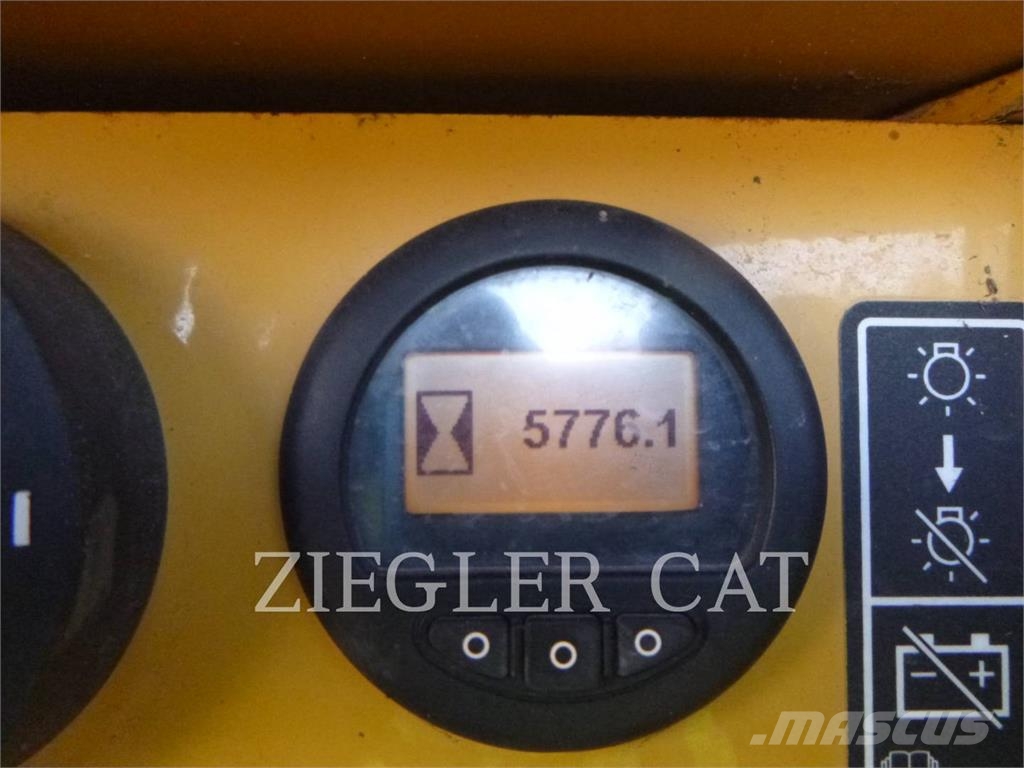 CAT D6XE 履带式推土机