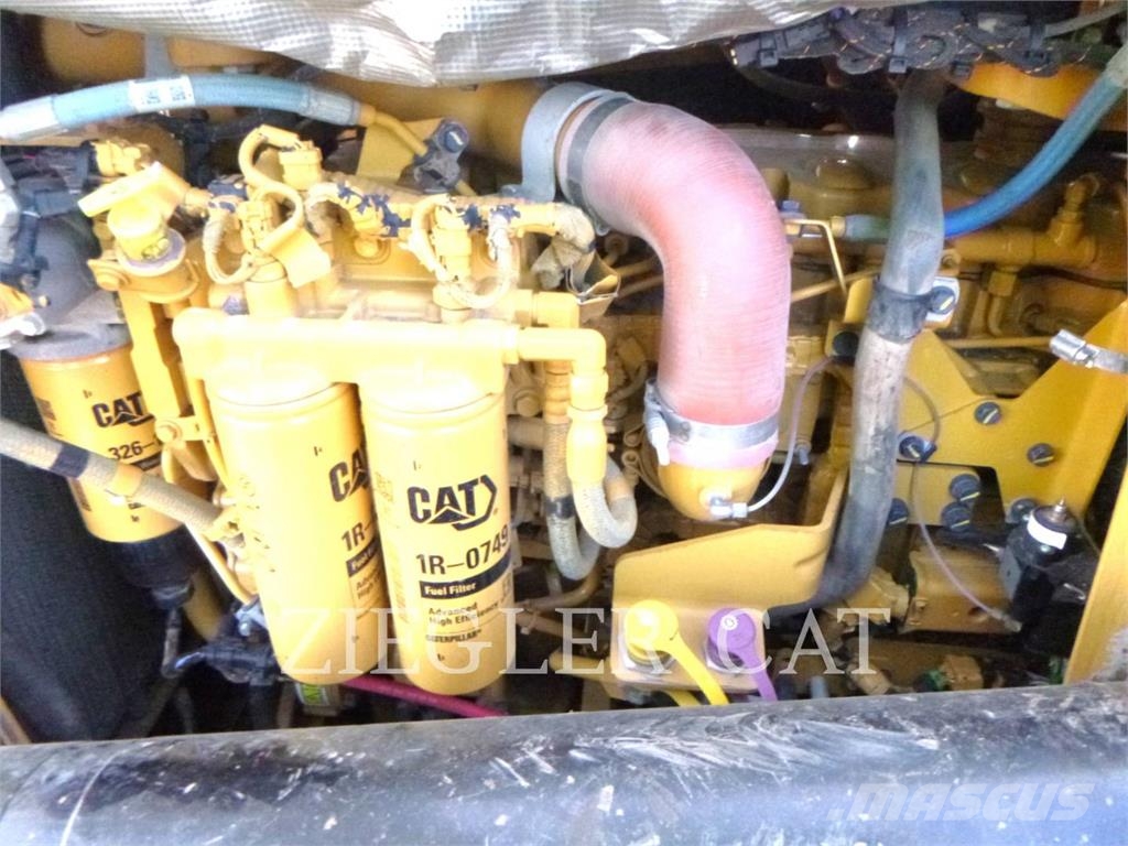 CAT D6XE 履带式推土机