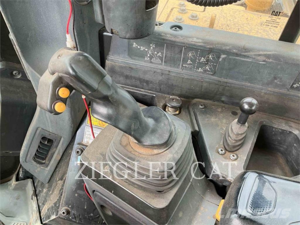CAT D6XE ブルドーザー