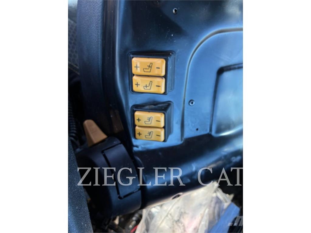 CAT D6XE Pásové dozéry