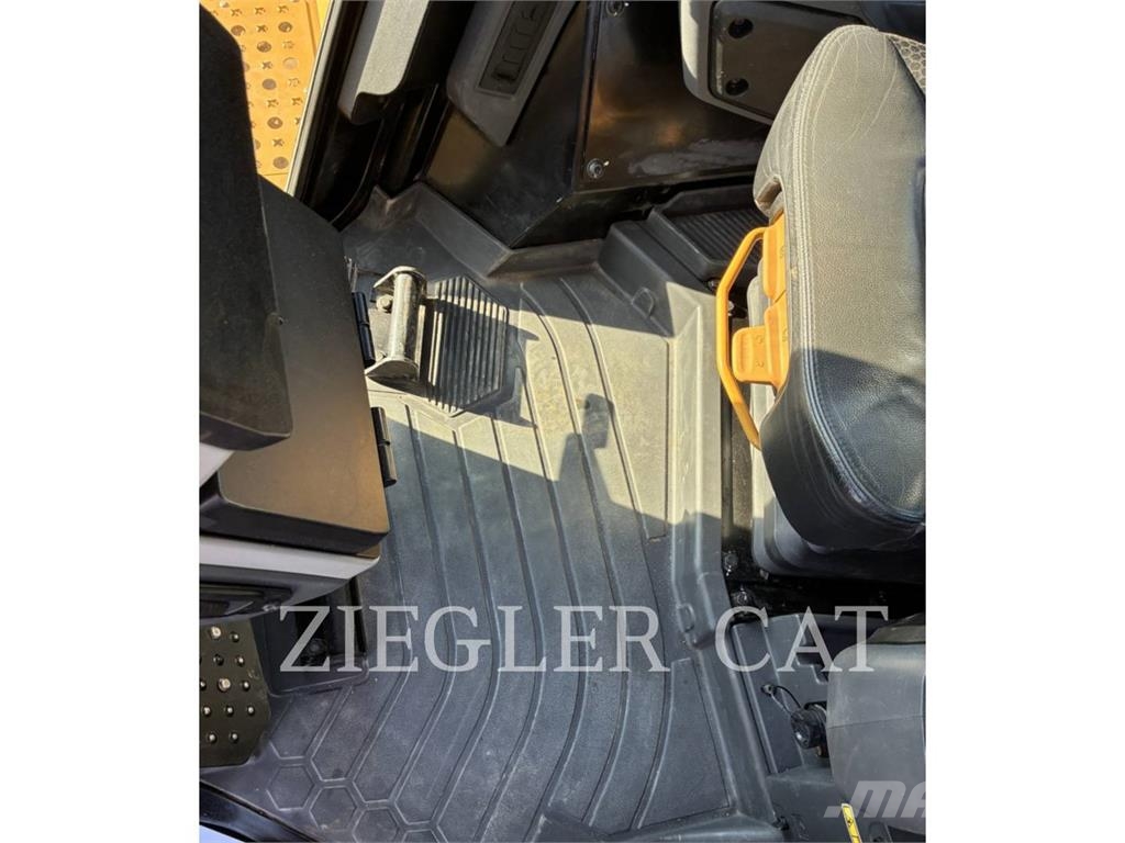 CAT D6XE Pásové dozéry
