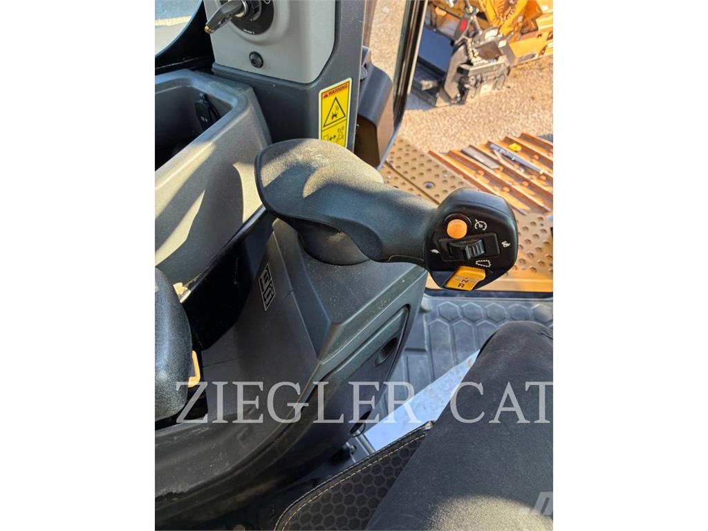 CAT D6XE Pásové dozéry