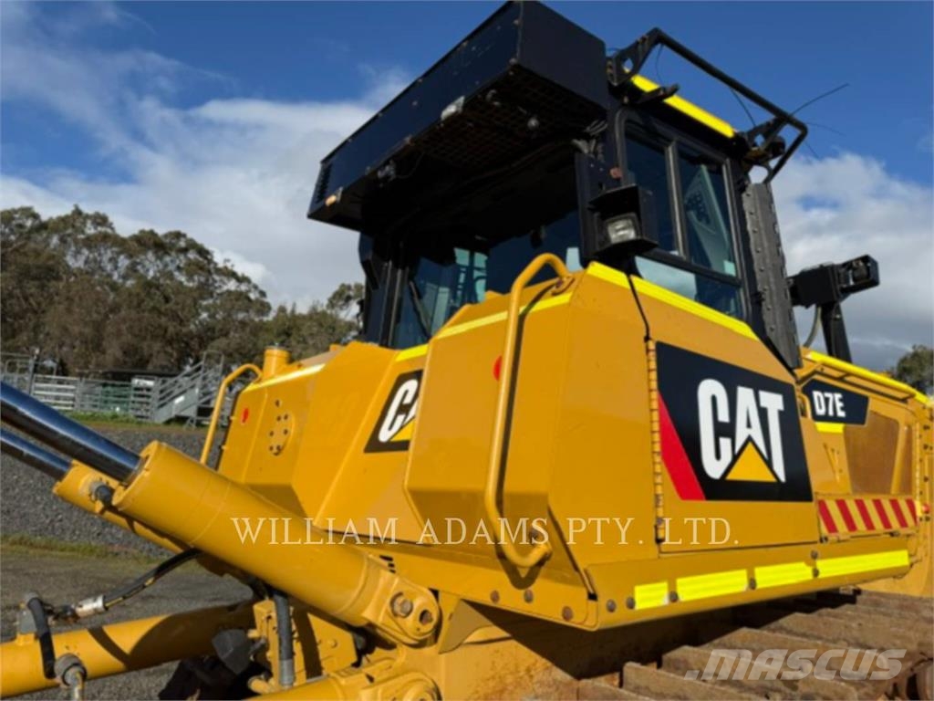 CAT D7E Buldožeri guseničari