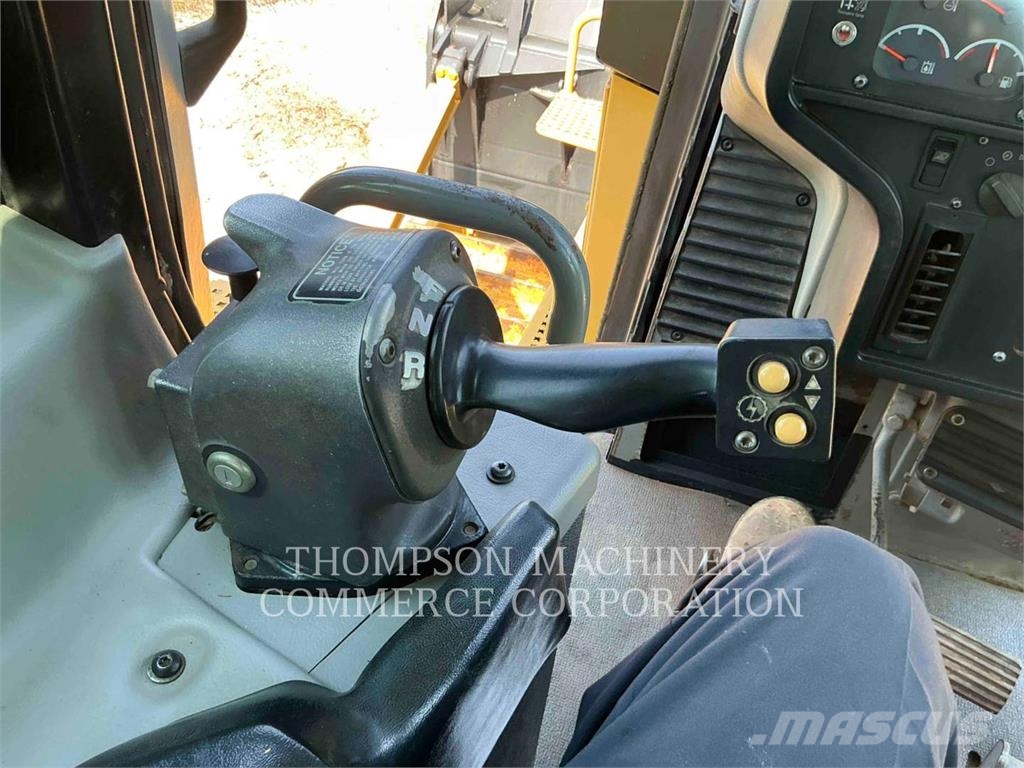CAT D7RII Buldožerji goseničarji