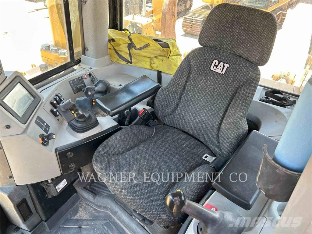 CAT D8 Buldožeri gusjeničari