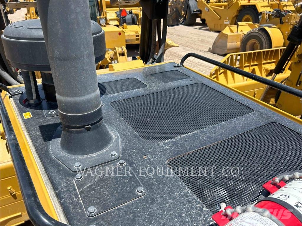 CAT D8 Buldožeri gusjeničari