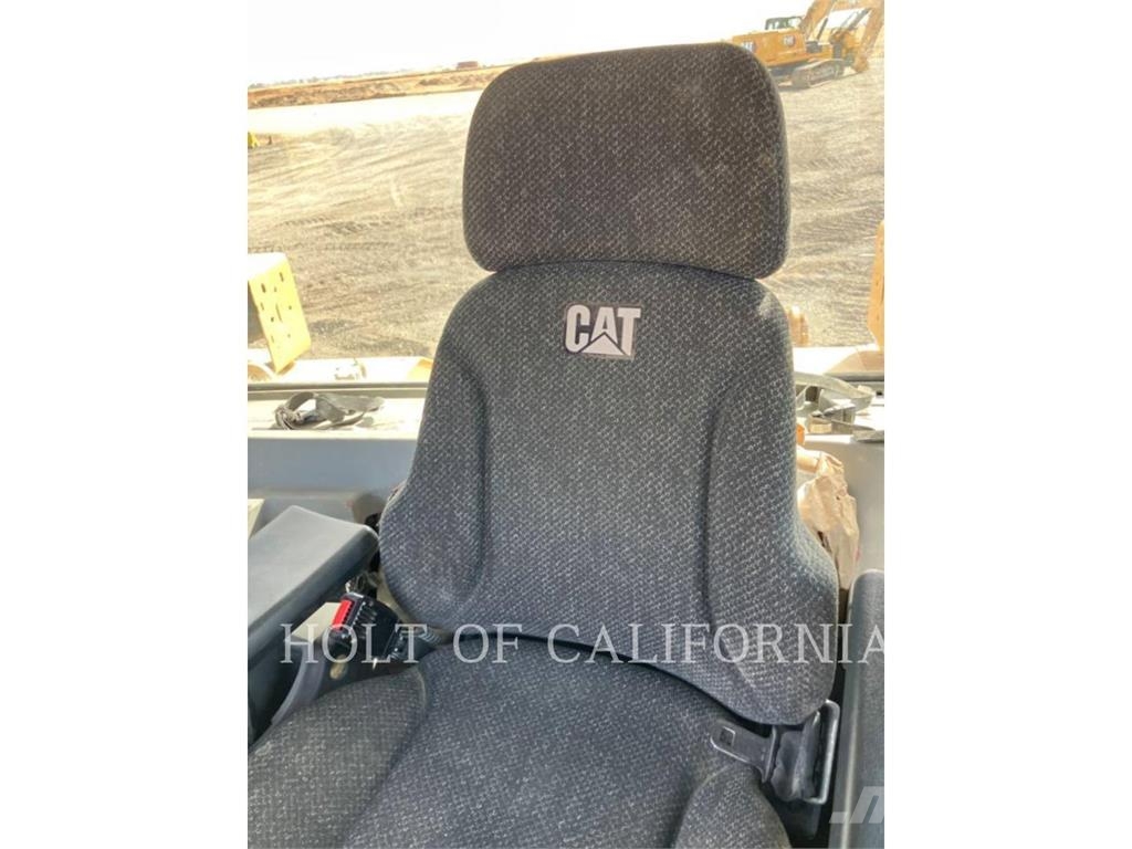CAT D8 Bulldozer