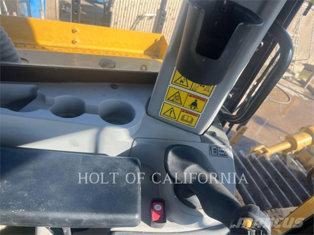 CAT D8 Bulldozer