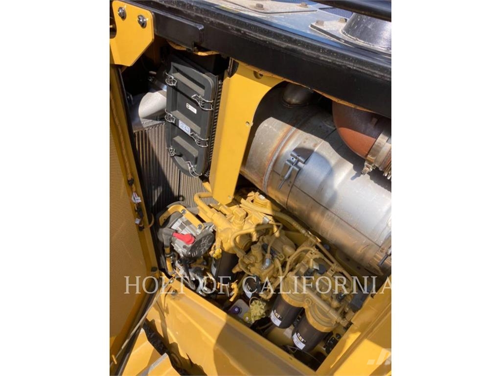 CAT D8 Bulldozer