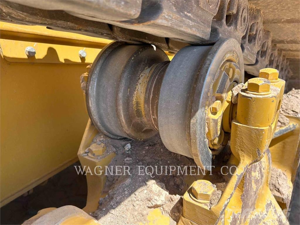 CAT D821 Kāpurķēžu buldozeri