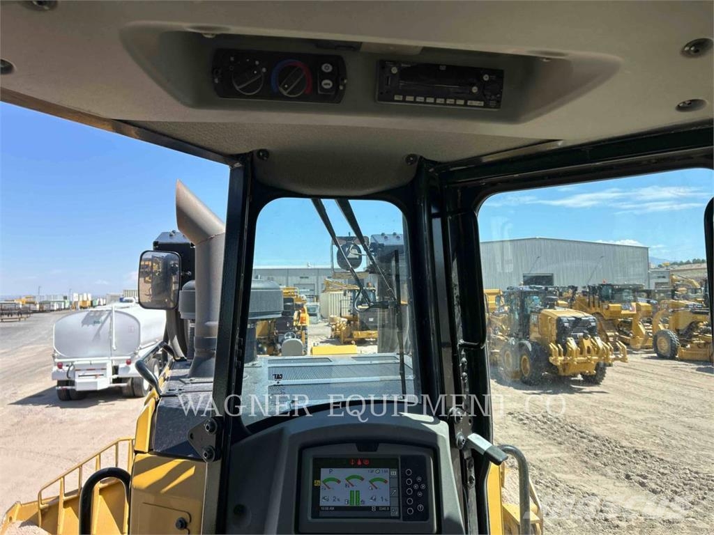 CAT D821 Kāpurķēžu buldozeri
