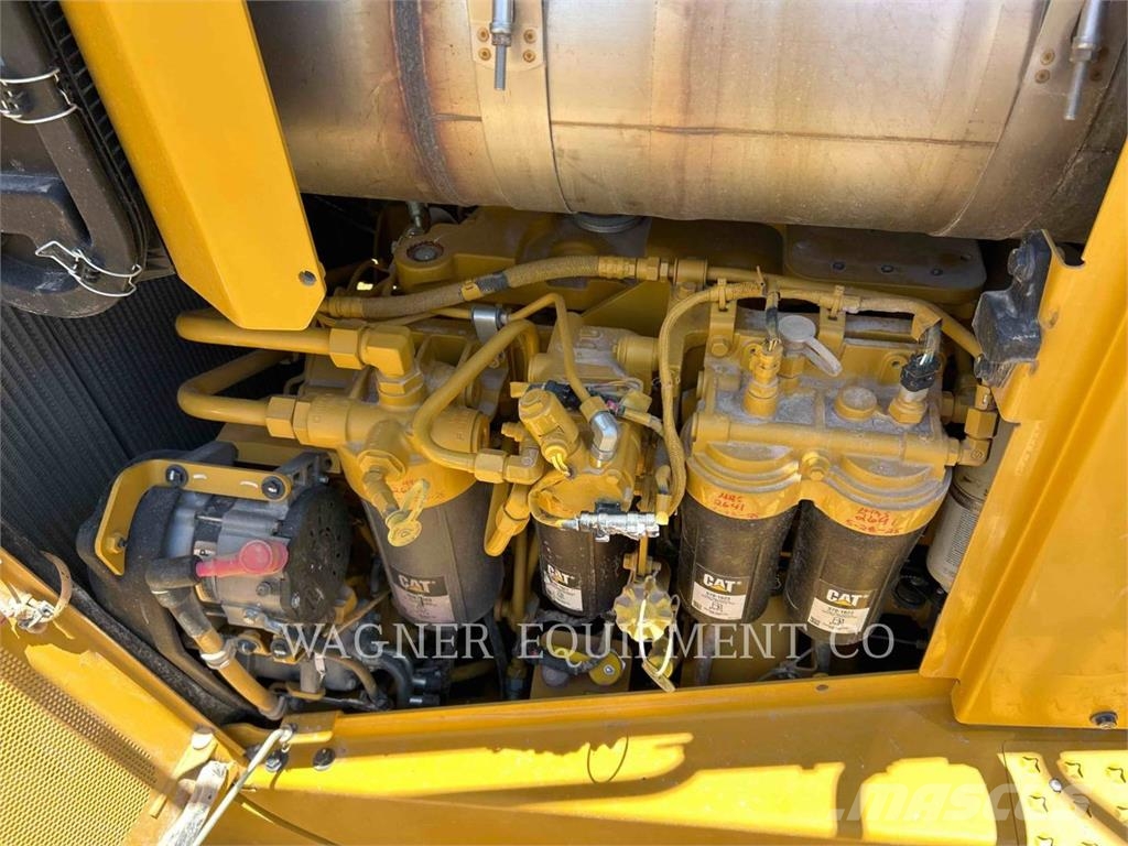 CAT D821 Kāpurķēžu buldozeri