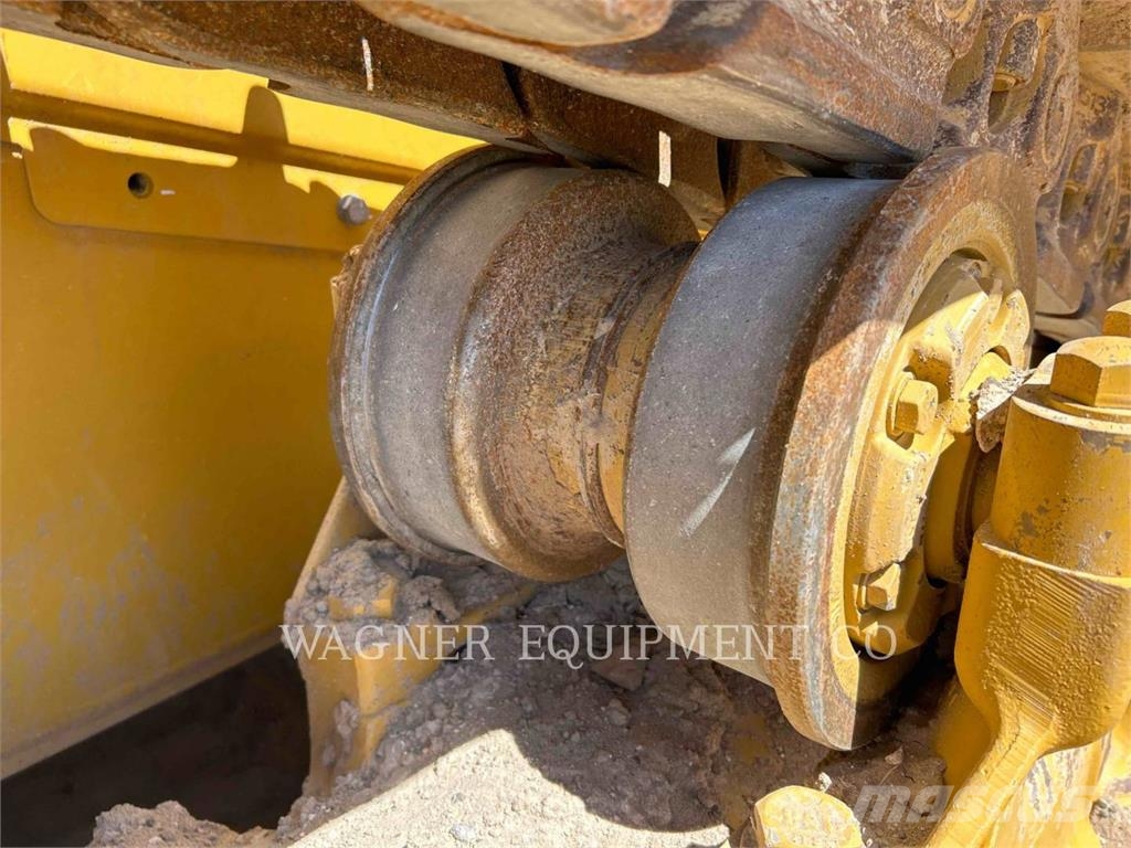 CAT D821 Kāpurķēžu buldozeri