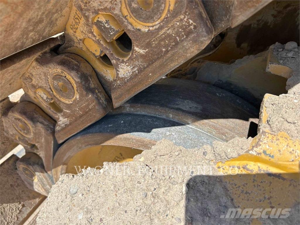 CAT D821 Kāpurķēžu buldozeri