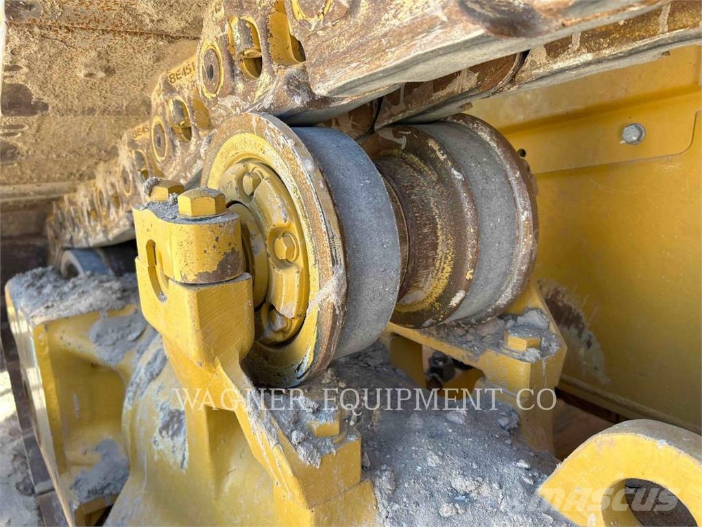 CAT D821 Kāpurķēžu buldozeri