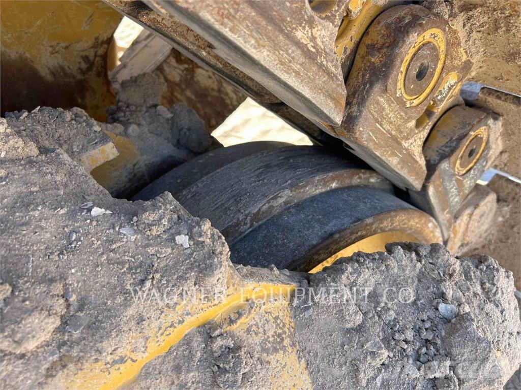 CAT D821 Kāpurķēžu buldozeri