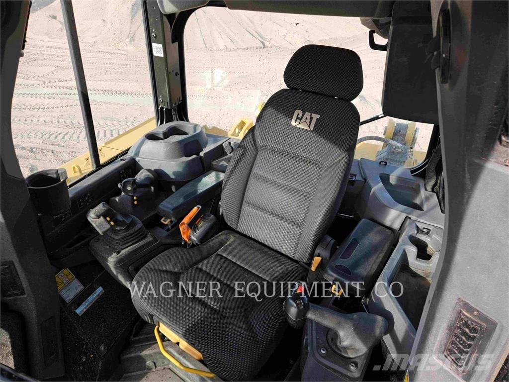 CAT D822 Kāpurķēžu buldozeri