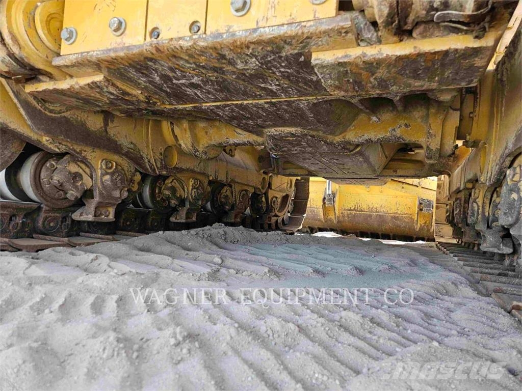 CAT D8T Crawler dozers