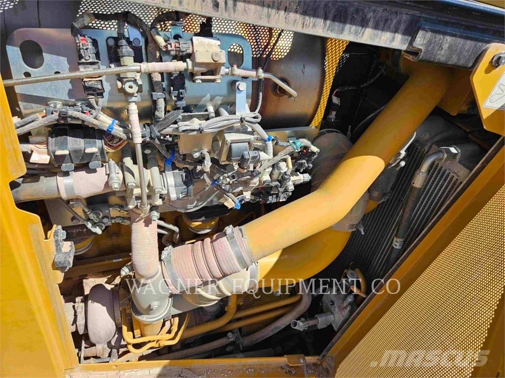 CAT D8T Crawler dozers