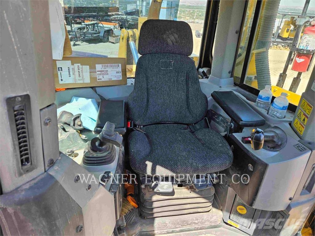 CAT D8T Crawler dozers