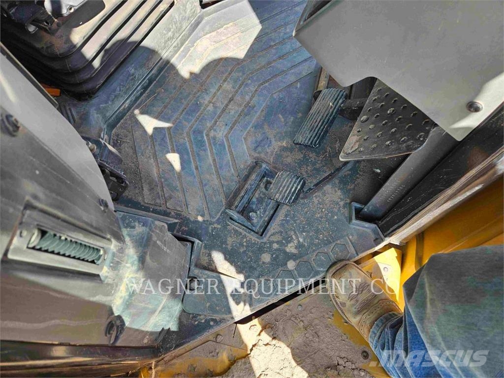 CAT D8T Crawler dozers