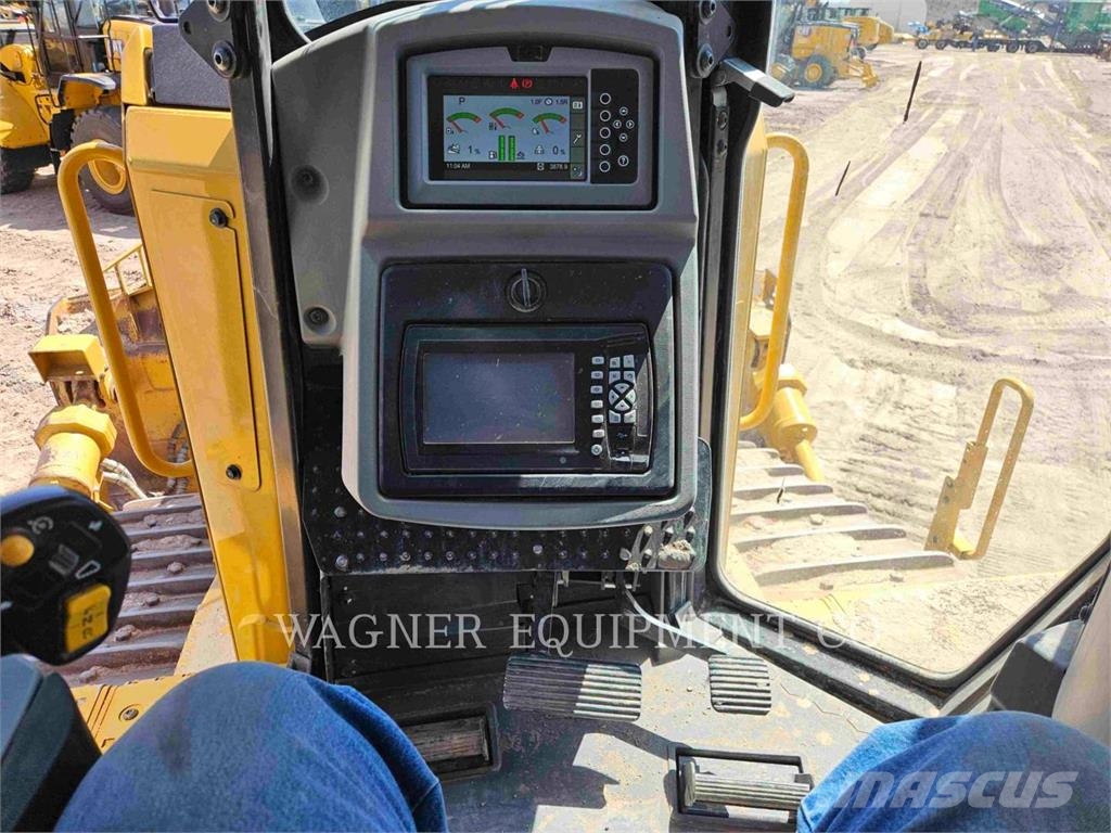CAT D8T Crawler dozers