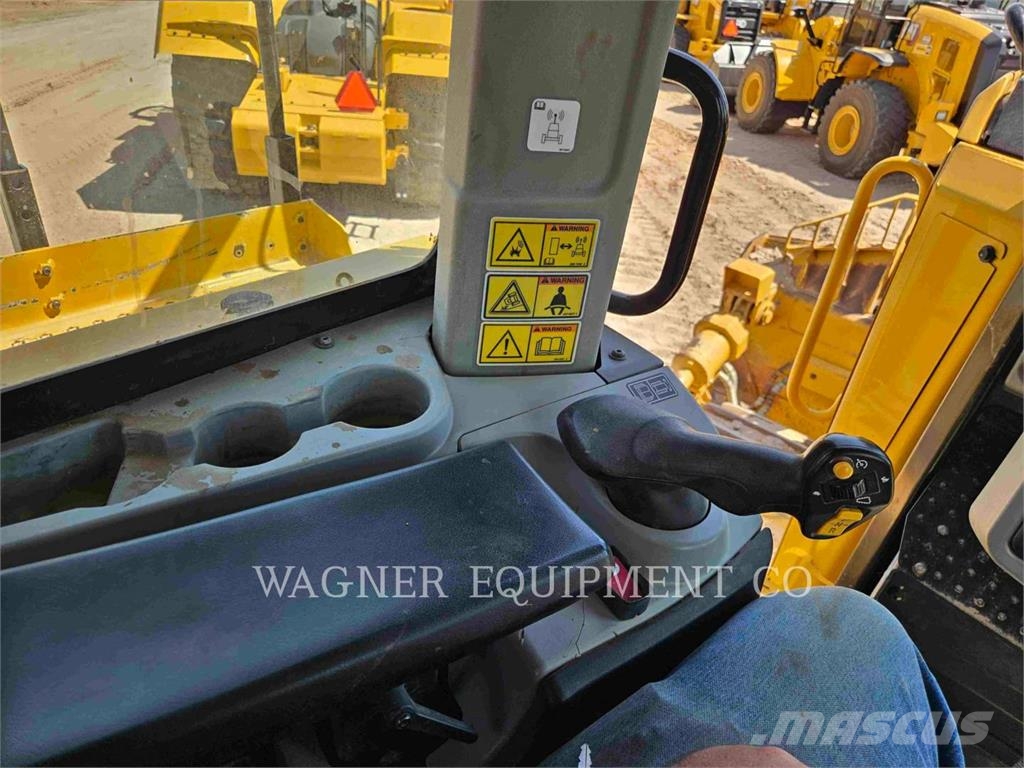 CAT D8T Crawler dozers