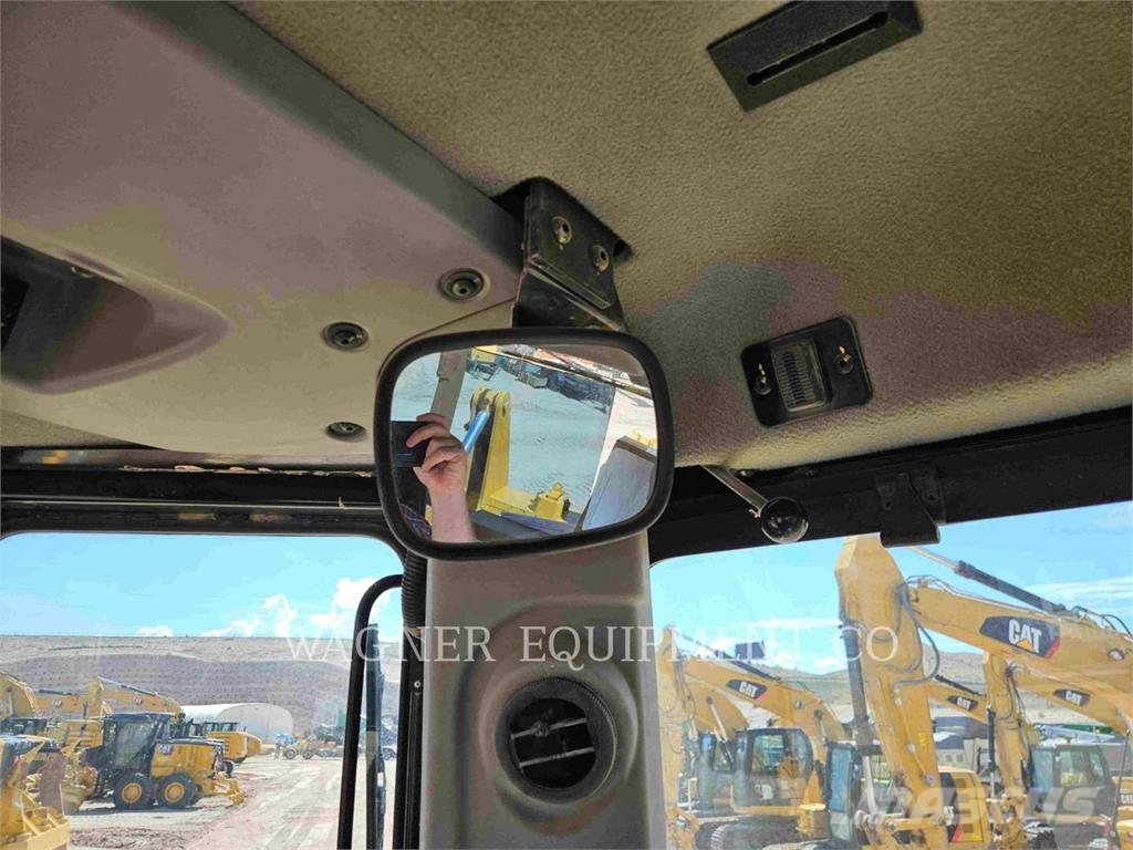 CAT D8T Crawler dozers